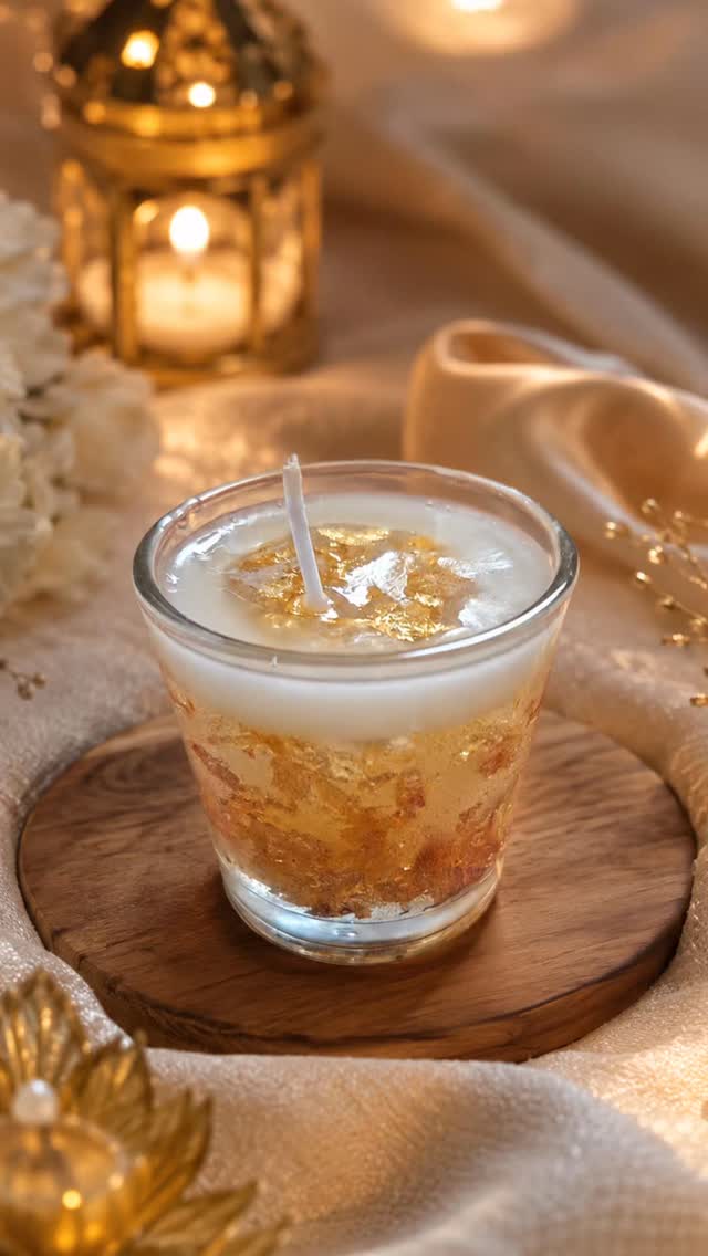 Golden flakes candle